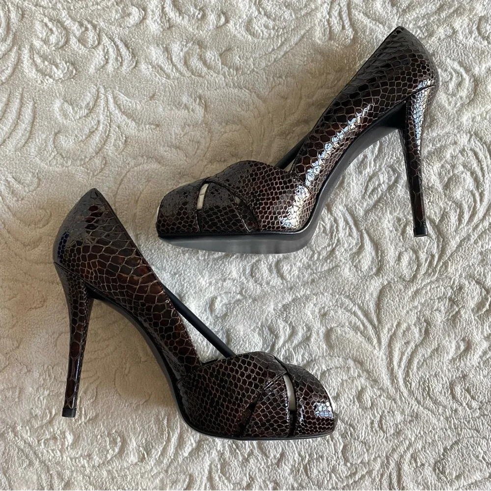 Stuart Weitzman Dresser Pump - Picture 2 of 8